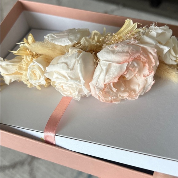 BHLDN x Les Couronnes de Victoire Preserved Floral Hair Comb Wedding Headpiece